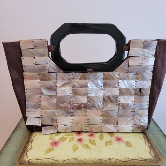 Mad by Design Shell Handbag - Picture 11 of 11